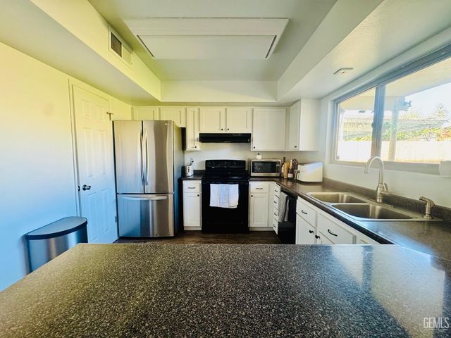 5308 Eastridge Court, Bakersfield, CA 93306