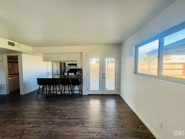 5308 Eastridge Court, Bakersfield, CA 93306