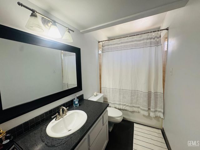 5308 Eastridge Court, Bakersfield, CA 93306