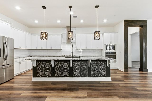 9875 Clyde Ingalsbe St, Elk Grove, CA 95624