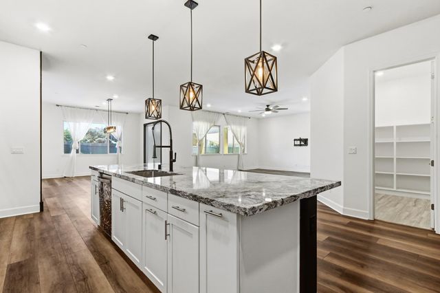 9875 Clyde Ingalsbe St, Elk Grove, CA 95624
