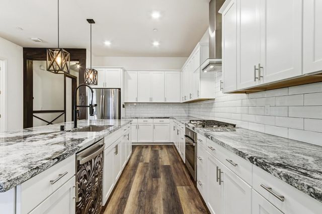 9875 Clyde Ingalsbe St, Elk Grove, CA 95624