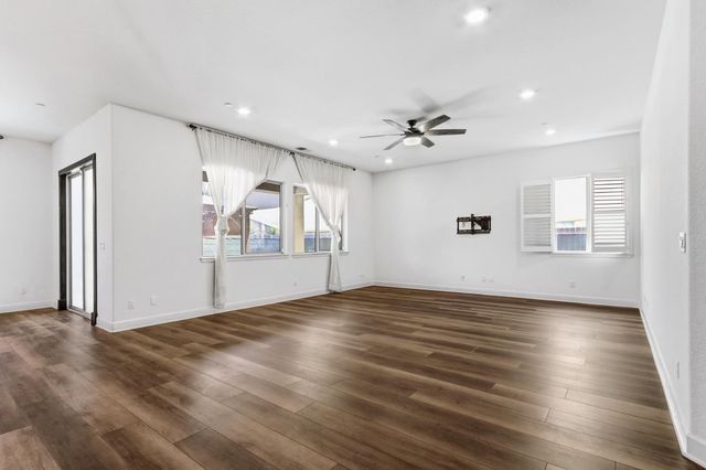 9875 Clyde Ingalsbe St, Elk Grove, CA 95624