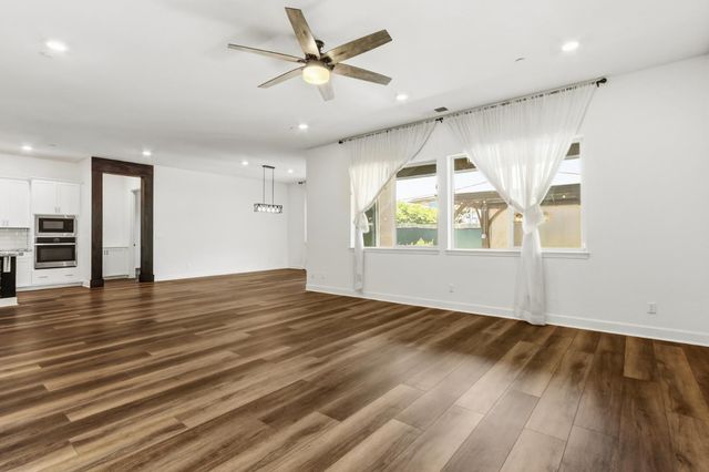 9875 Clyde Ingalsbe St, Elk Grove, CA 95624
