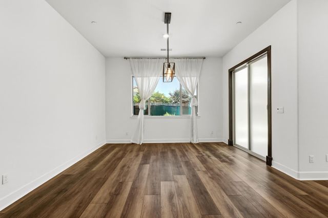9875 Clyde Ingalsbe St, Elk Grove, CA 95624