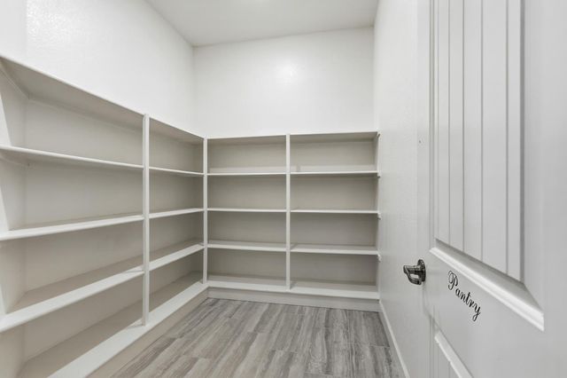 9875 Clyde Ingalsbe St, Elk Grove, CA 95624