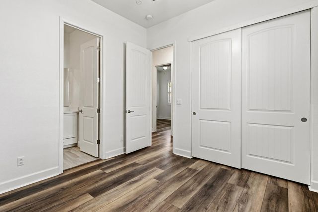 9875 Clyde Ingalsbe St, Elk Grove, CA 95624