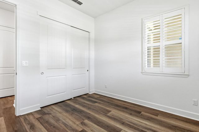 9875 Clyde Ingalsbe St, Elk Grove, CA 95624