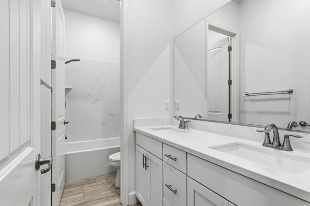 9875 Clyde Ingalsbe St, Elk Grove, CA 95624