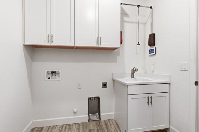 9875 Clyde Ingalsbe St, Elk Grove, CA 95624