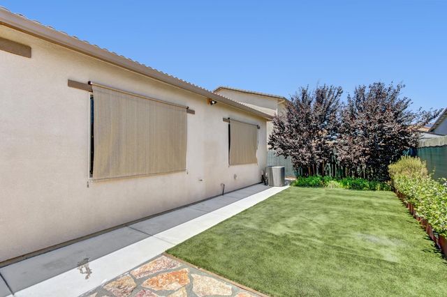 9875 Clyde Ingalsbe St, Elk Grove, CA 95624