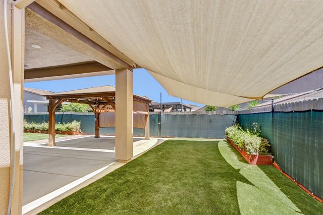 9875 Clyde Ingalsbe St, Elk Grove, CA 95624