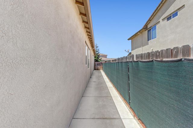 9875 Clyde Ingalsbe St, Elk Grove, CA 95624