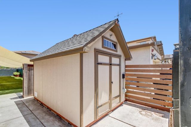 9875 Clyde Ingalsbe St, Elk Grove, CA 95624