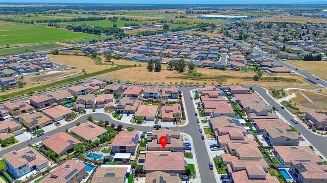 9875 Clyde Ingalsbe St, Elk Grove, CA 95624