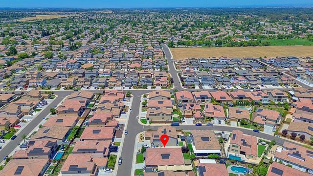 9875 Clyde Ingalsbe St, Elk Grove, CA 95624