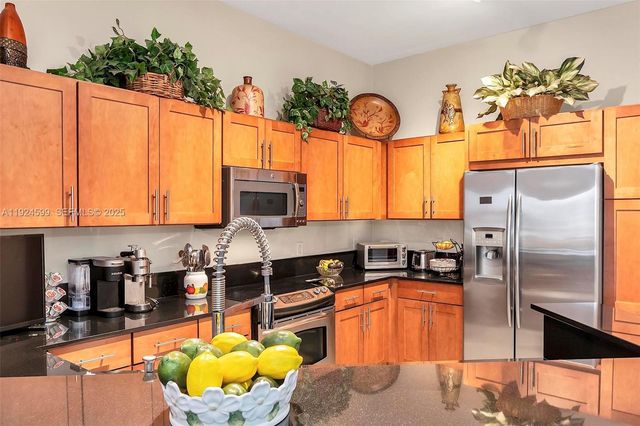 8390 SW 72nd Ave 320, Miami, FL 33143