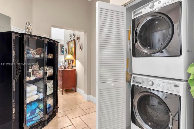 8390 SW 72nd Ave 320, Miami, FL 33143