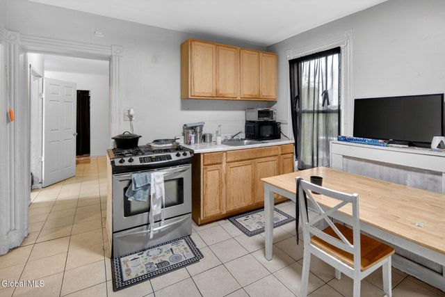 6 Second Avenue, Albany, NY 12202