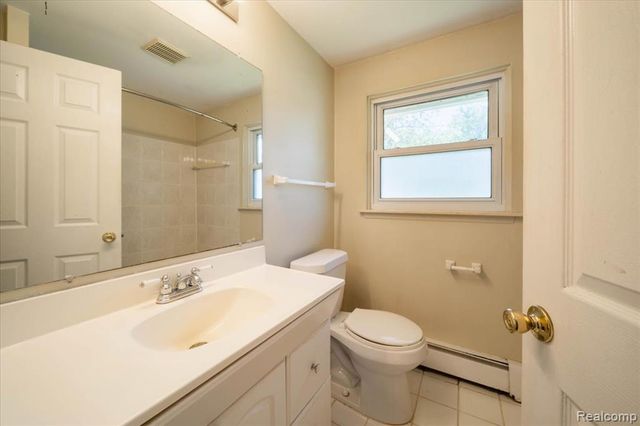2363 Darnell Street, Wolverine Lake, MI 48390