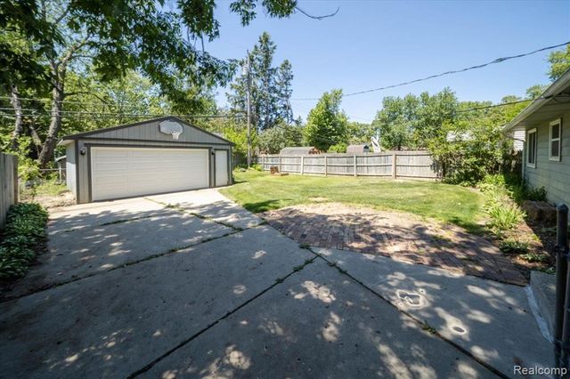 2363 Darnell Street, Wolverine Lake, MI 48390