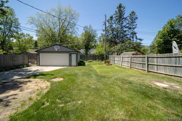 2363 Darnell Street, Wolverine Lake, MI 48390