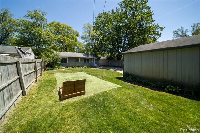 2363 Darnell Street, Wolverine Lake, MI 48390