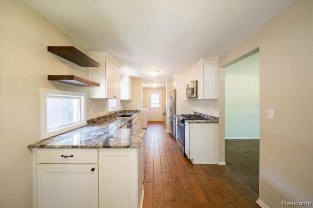 2363 Darnell Street, Wolverine Lake, MI 48390