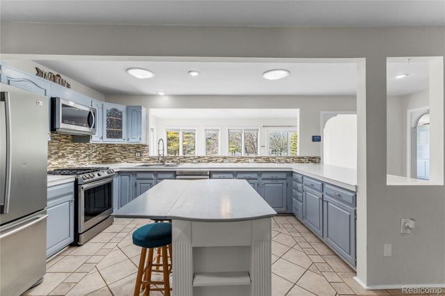 503 Thornehill Trail, Oxford Village, MI 48371