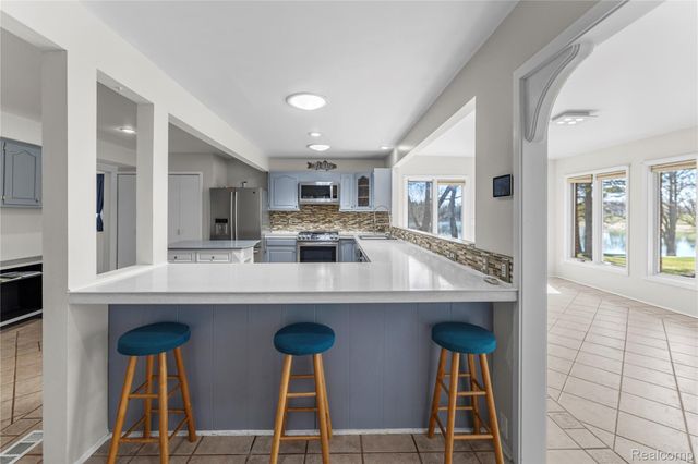 503 Thornehill Trail, Oxford Village, MI 48371