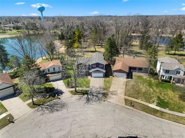 503 Thornehill Trail, Oxford Village, MI 48371