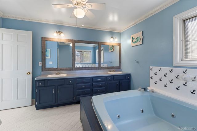 503 Thornehill Trail, Oxford Village, MI 48371