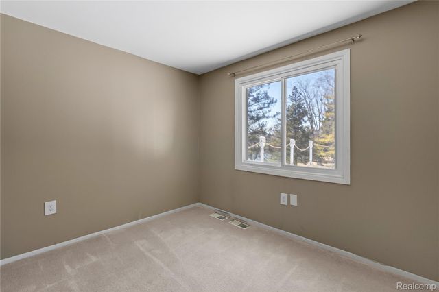 503 Thornehill Trail, Oxford Village, MI 48371