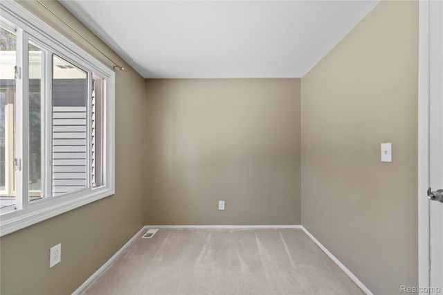 503 Thornehill Trail, Oxford Village, MI 48371
