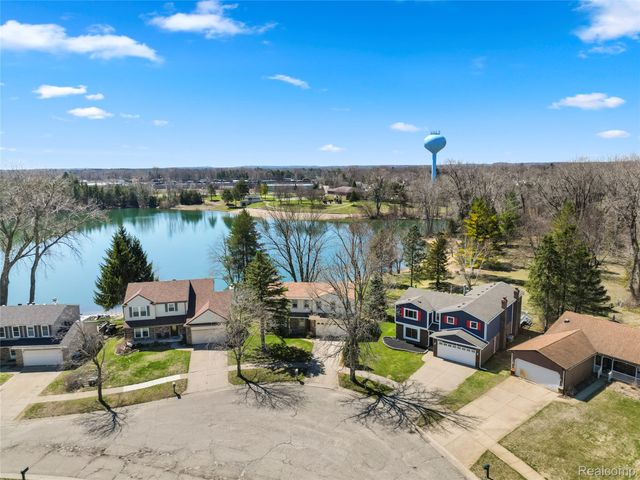 503 Thornehill Trail, Oxford Village, MI 48371