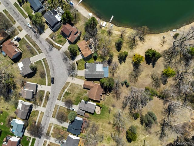 503 Thornehill Trail, Oxford Village, MI 48371