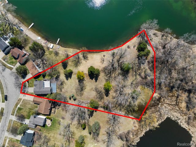 503 Thornehill Trail, Oxford Village, MI 48371