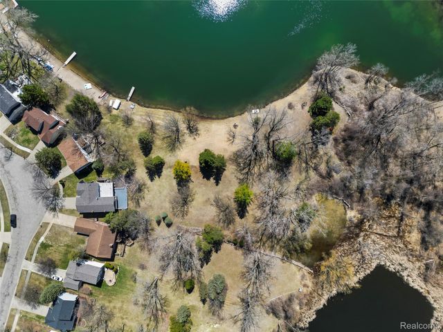 503 Thornehill Trail, Oxford Village, MI 48371