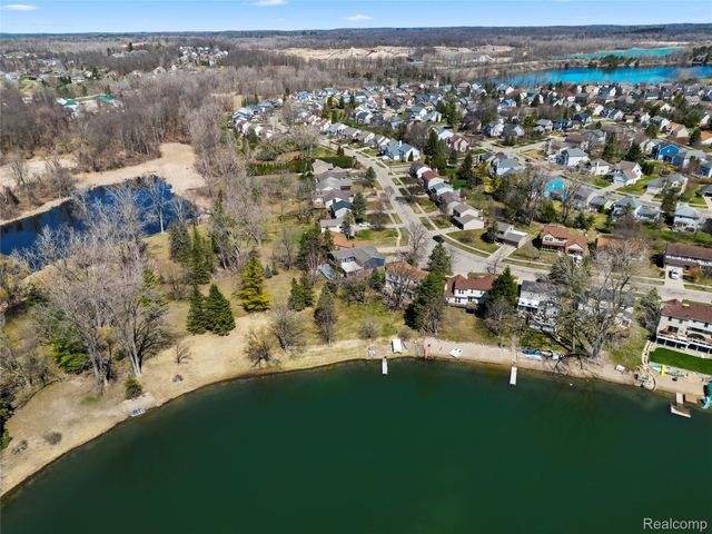 503 Thornehill Trail, Oxford Village, MI 48371