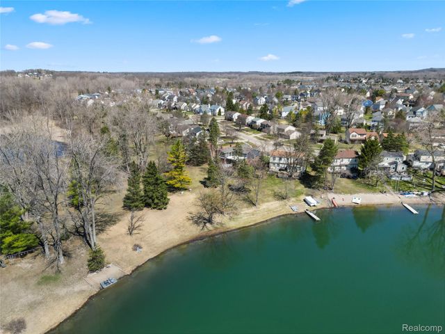 503 Thornehill Trail, Oxford Village, MI 48371