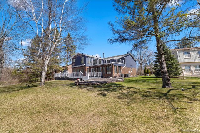 503 Thornehill Trail, Oxford Village, MI 48371