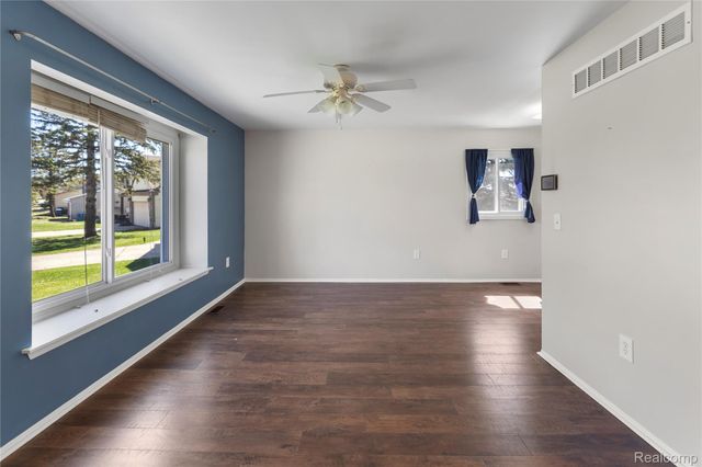 503 Thornehill Trail, Oxford Village, MI 48371