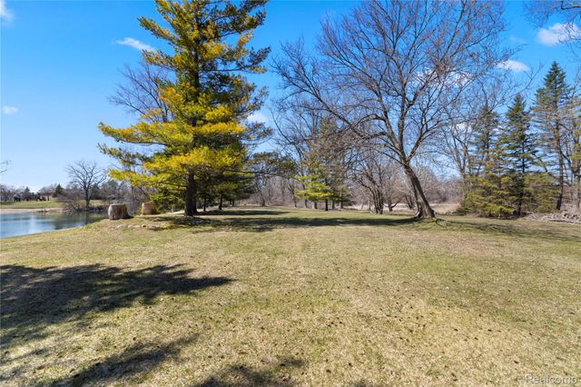 503 Thornehill Trail, Oxford Village, MI 48371