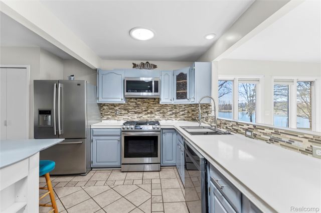 503 Thornehill Trail, Oxford Village, MI 48371