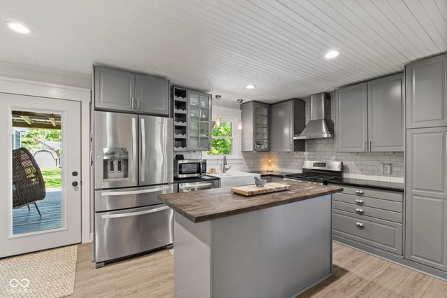 11816 E McGregor Road, Indianapolis, IN 46259