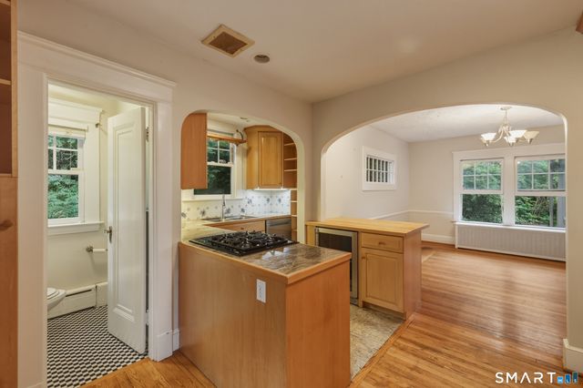 130 Marvelwood Drive, New Haven, CT 06515