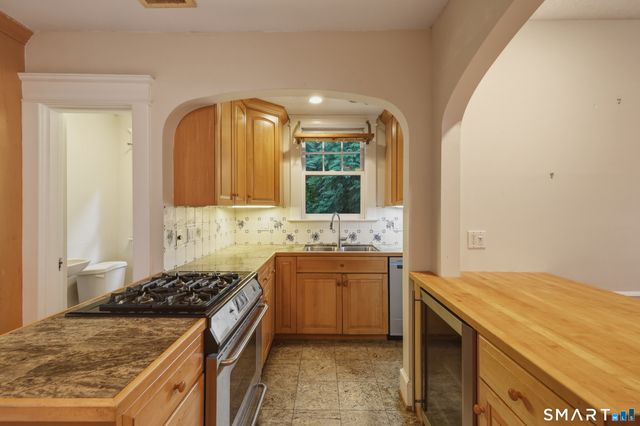 130 Marvelwood Drive, New Haven, CT 06515