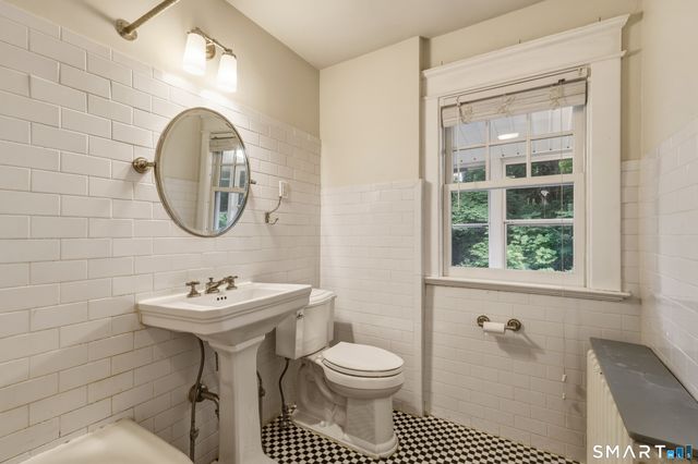 130 Marvelwood Drive, New Haven, CT 06515