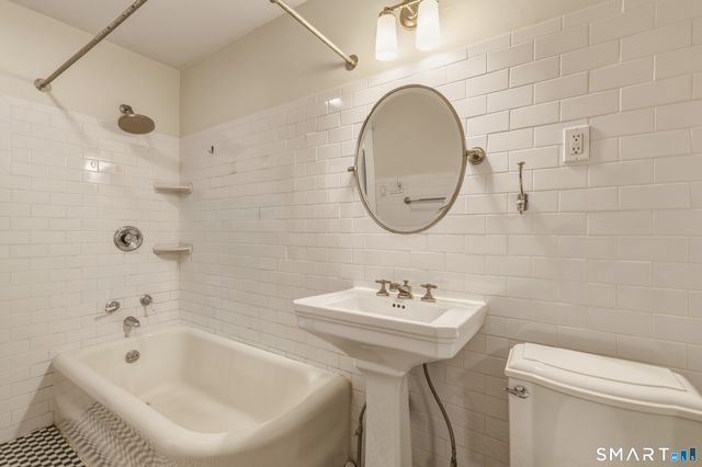 130 Marvelwood Drive, New Haven, CT 06515