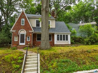 130 Marvelwood Drive, New Haven, CT 06515